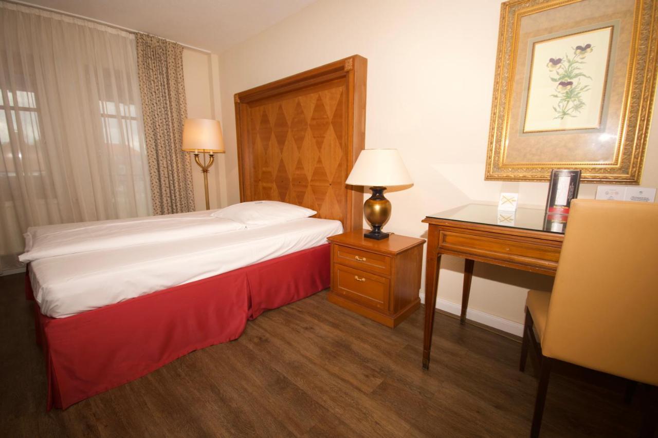 Gaestehaus Bavaria เรเกนส์บวร์ก ภายนอก รูปภาพ