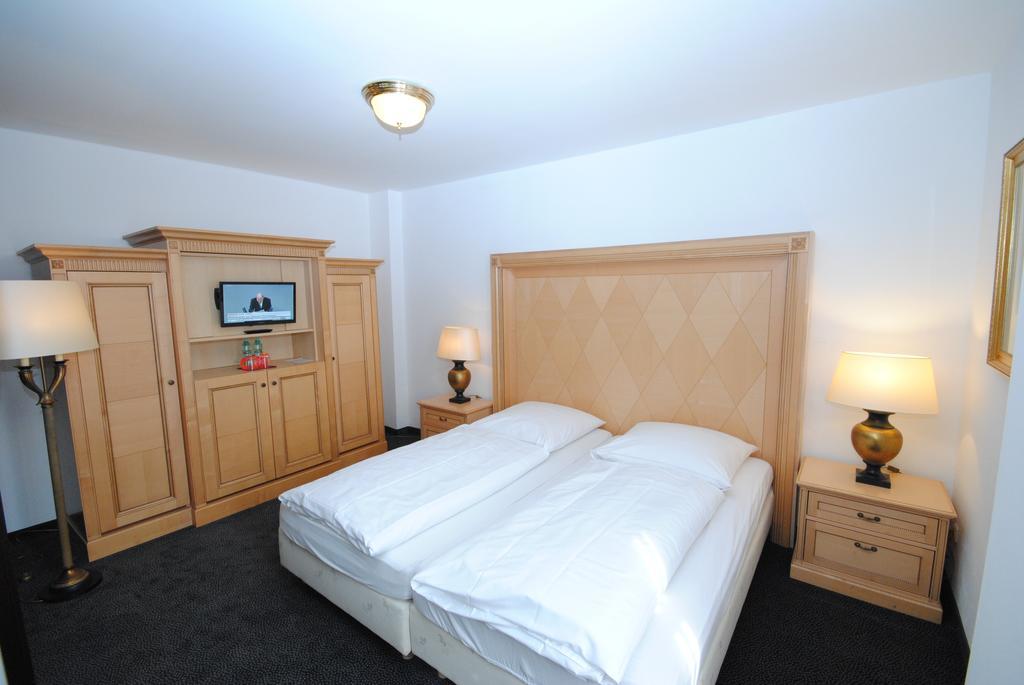 Gaestehaus Bavaria เรเกนส์บวร์ก ภายนอก รูปภาพ