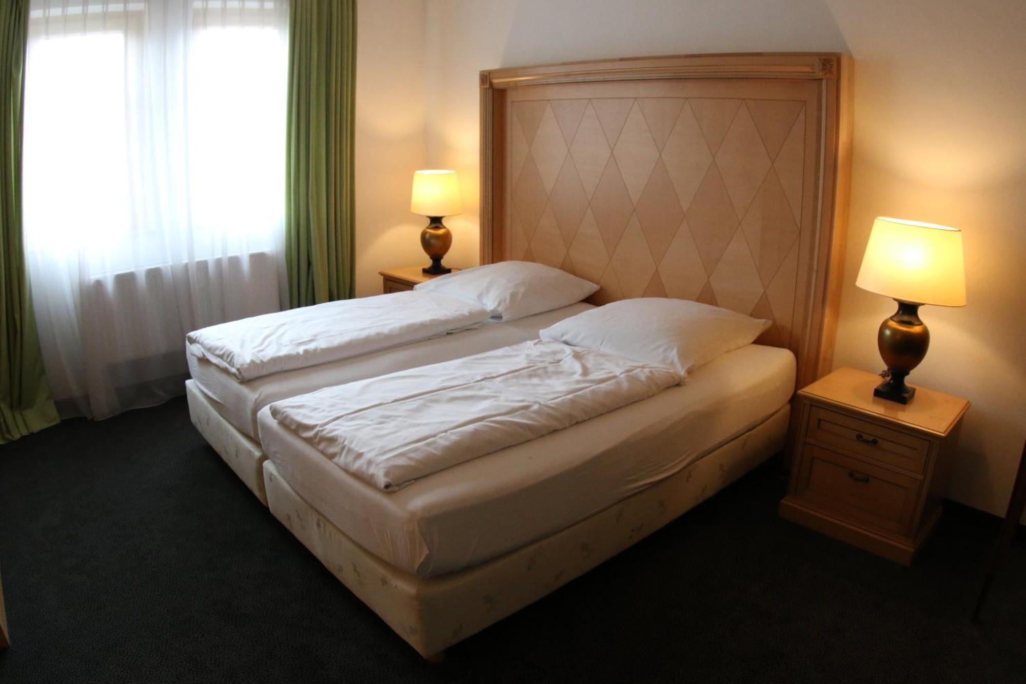 Gaestehaus Bavaria เรเกนส์บวร์ก ภายนอก รูปภาพ