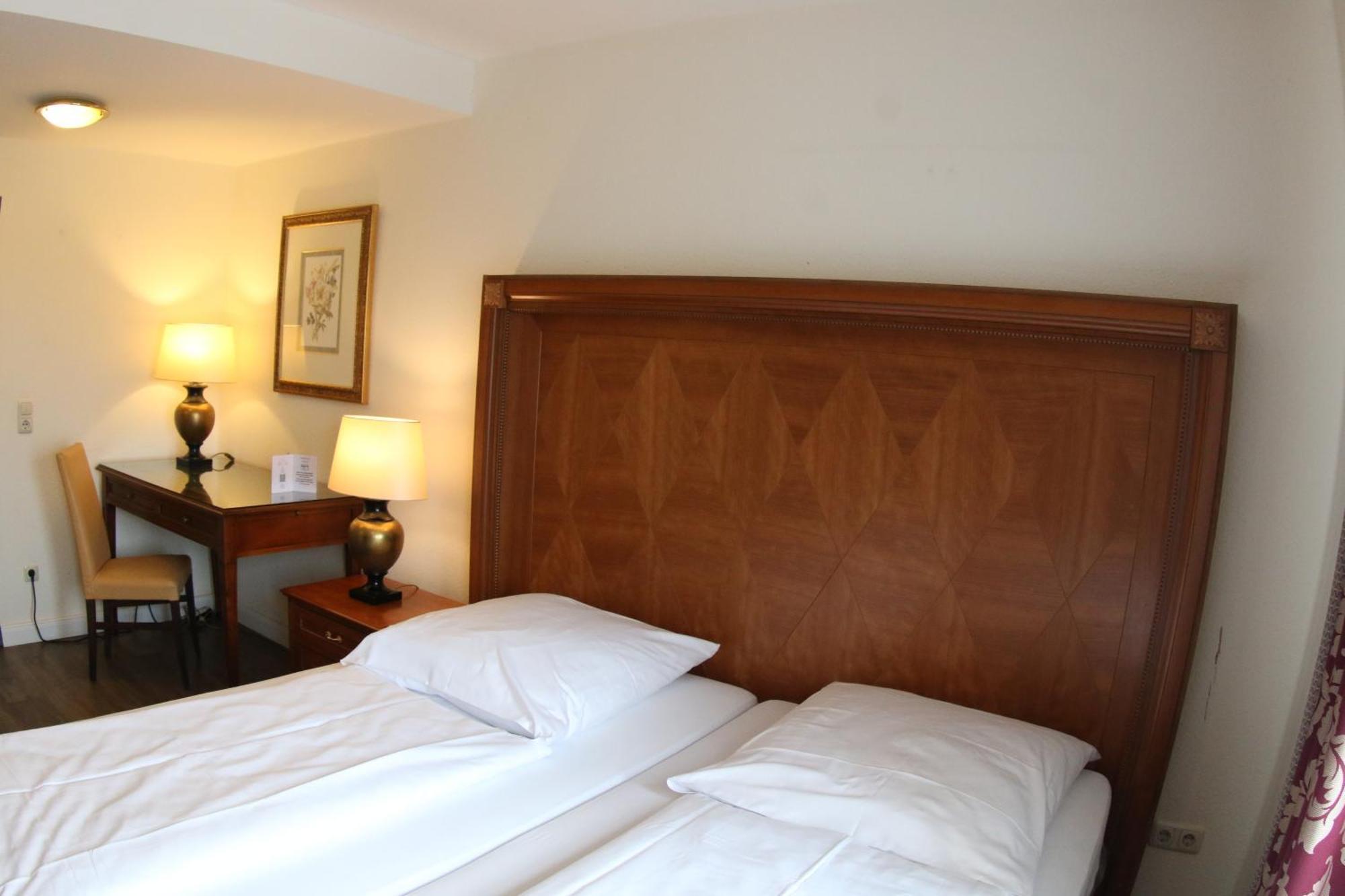 Gaestehaus Bavaria เรเกนส์บวร์ก ภายนอก รูปภาพ
