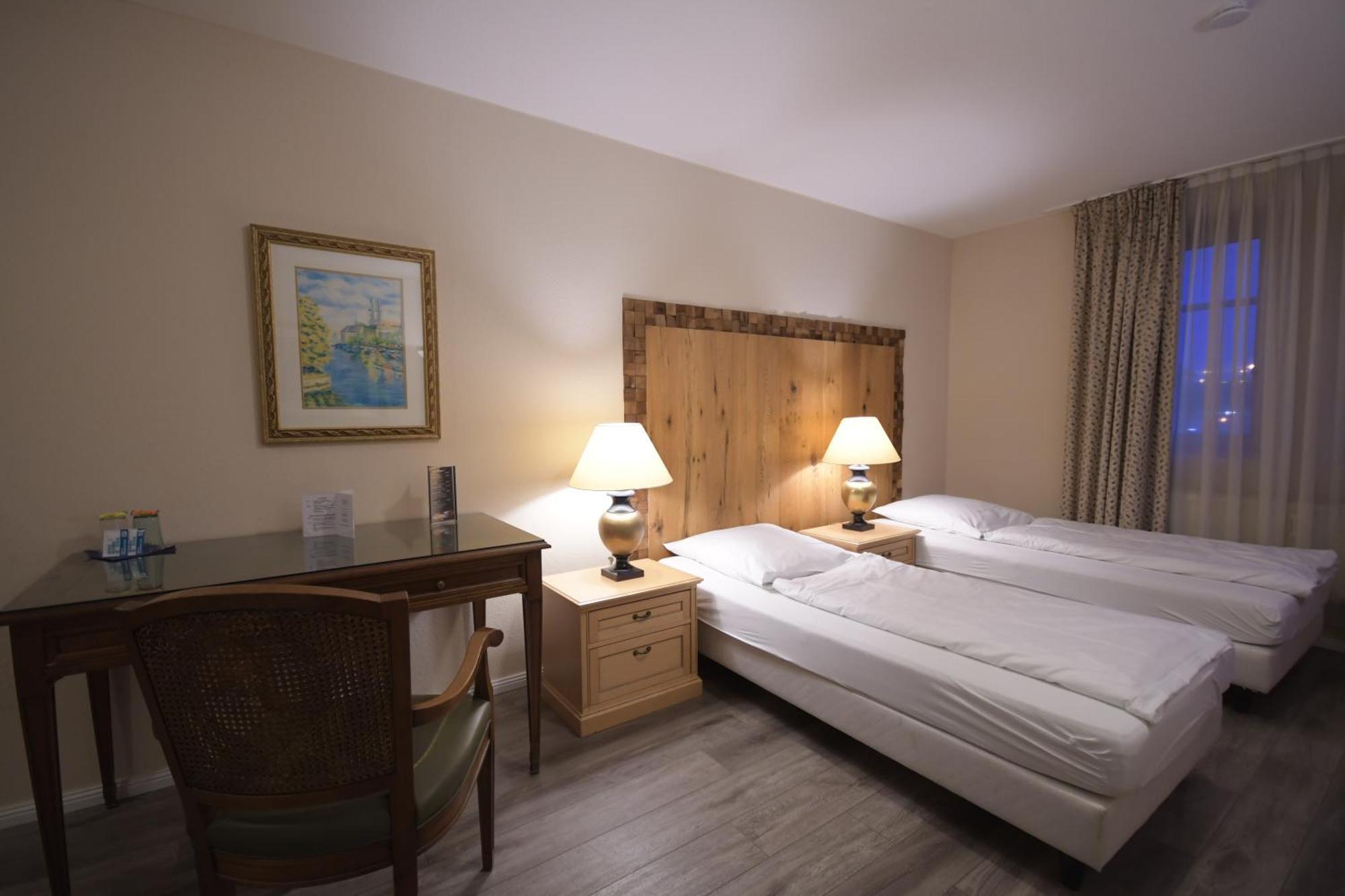 Gaestehaus Bavaria เรเกนส์บวร์ก ภายนอก รูปภาพ