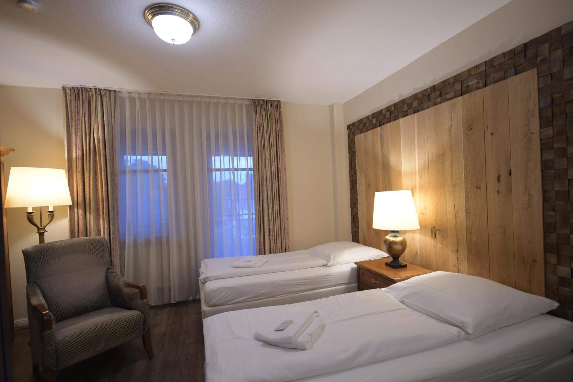 Gaestehaus Bavaria เรเกนส์บวร์ก ภายนอก รูปภาพ